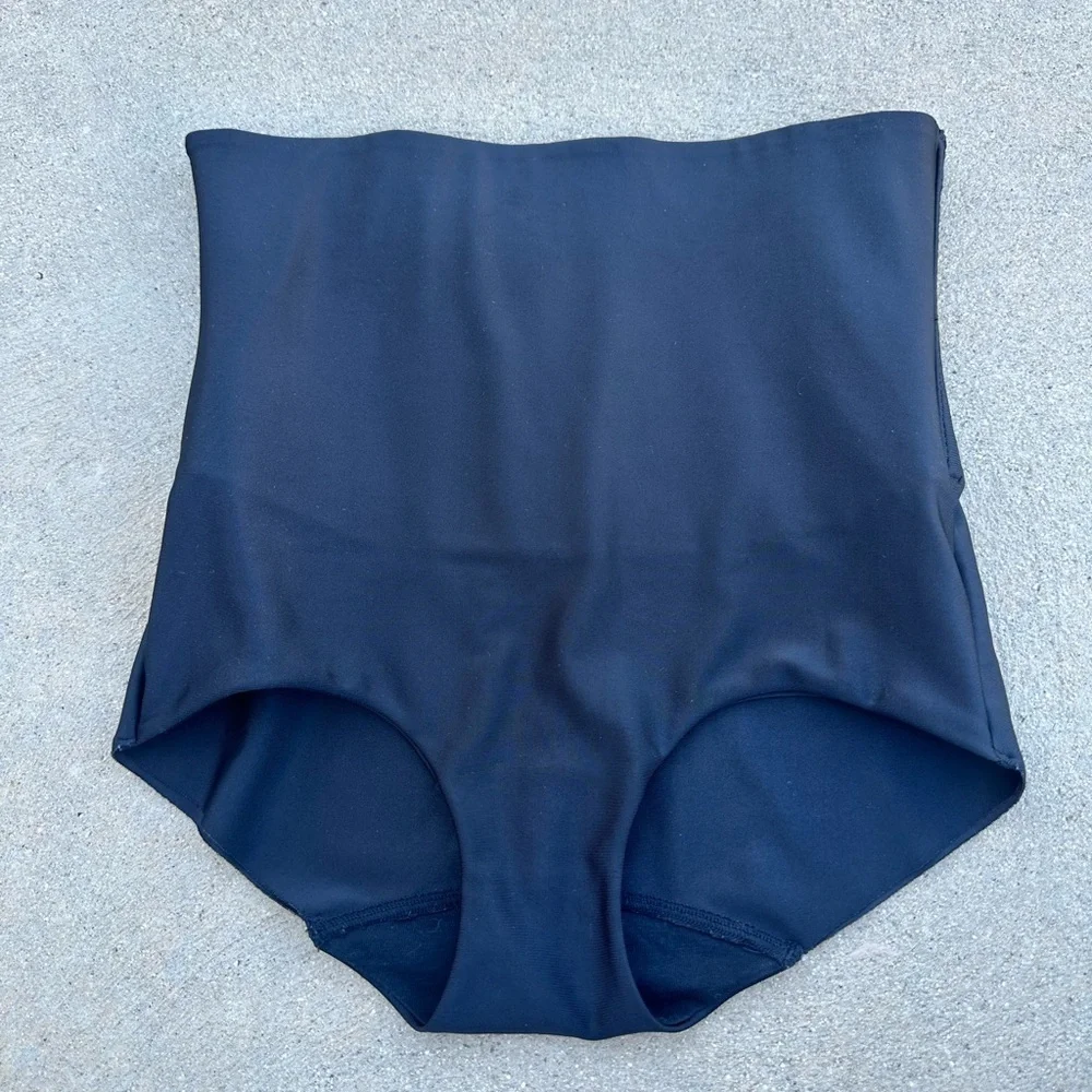 NWOT Yummie Tummie  Hi Waisted Shaper Brief SZ SMALL